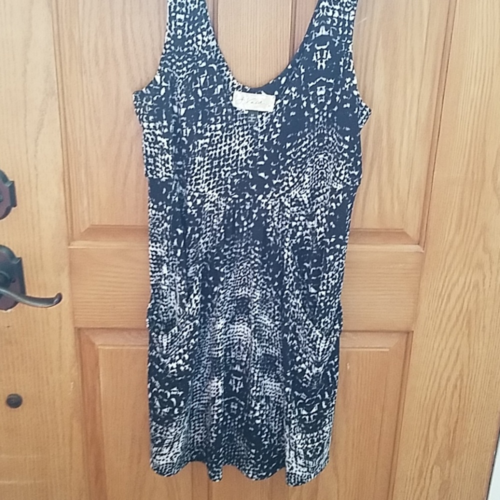 Tank top tunic with large front pockets very cute